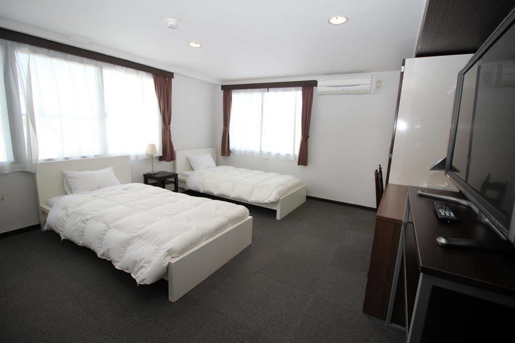 Hotel Chrysantheme